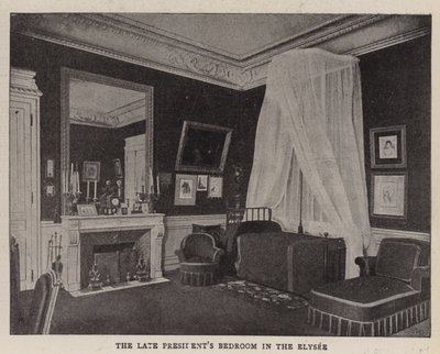 De slaapkamer van de overleden president in het Elysee door English Photographer