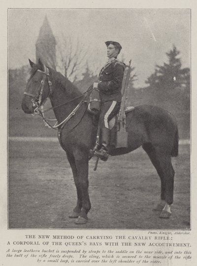 De nieuwe methode om het cavaleriegeweer te dragen, een korporaal van de Queens Bays met de nieuwe uitrusting door English Photographer