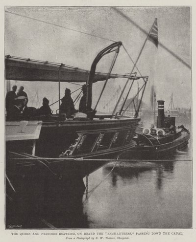 De Koningin en Prinses Beatrice, aan boord van de Enchantress, varend door het Kanaal door English Photographer