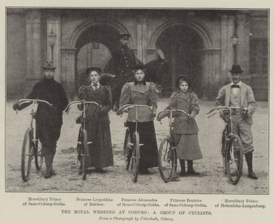 Het koninklijk huwelijk in Coburg, een groep fietsers door English Photographer