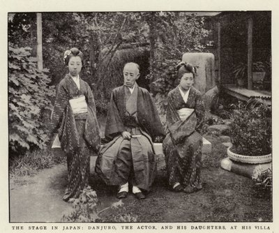 Het toneel in Japan, Danjuro, de acteur, en zijn dochters, in zijn villa door English Photographer