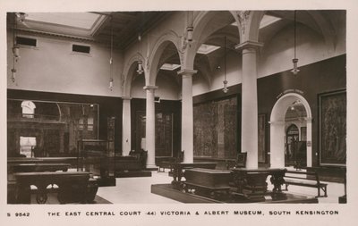 Het Victoria en Albert Museum, South Kensington, Londen door English Photographer