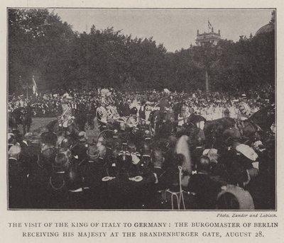 Het Bezoek van de Koning van Italië aan Duitsland, de Burgemeester van Berlijn ontvangt Zijne Majesteit bij de Brandenburger Tor, 28 augustus door English Photographer