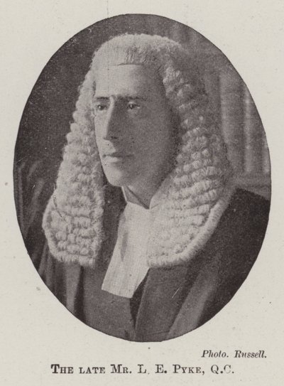 De overleden Mr L E Pyke, QC door English Photographer