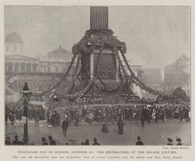 Trafalgar Day in Londen, 21 oktober, de versieringen van de Nelson Column door English Photographer