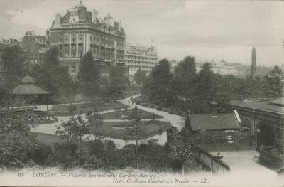 Victoria Embankment Gardens, met Hotel Cecil en Cleopatra