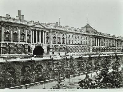 Victoria Embankment, Westminster: Somerset House, gevel naar Victoria Embankment, 1896 door English Photographer