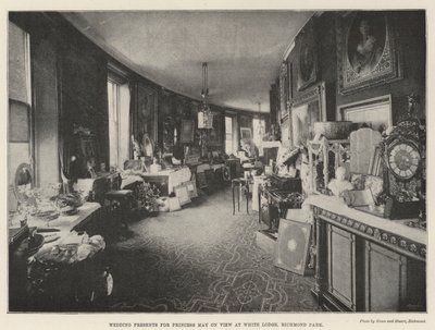 Huwelijksgeschenken voor Prinses May tentoongesteld in White Lodge, Richmond Park door English Photographer