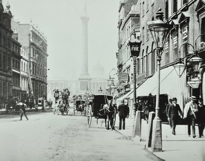 Whitehall, Westminster LB: Whitehall kijkend naar Trafalgar Square, 1895 door English Photographer