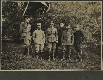 William Lawrence Bragg en Harold Roper Robinson met anderen, Vogezen, 1915 door English Photographer