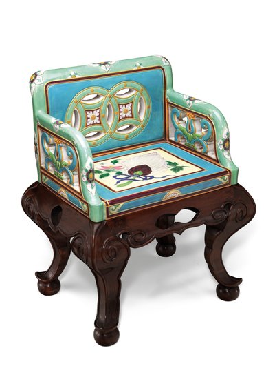 Een Minton majolica esthetische beweging turquoise en zeeschuimgroene armstoel, ca. 1865 door English School