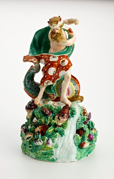 Derby figuur van Neptunus op een rotsachtige basis met waterval en schelpen, ca. 1750-1800 door English School