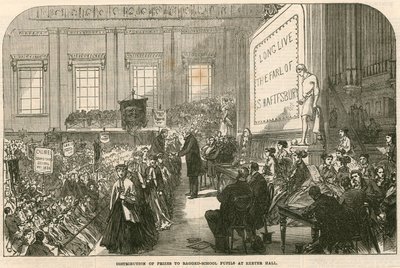 Uitdeling van prijzen aan leerlingen van de ragged-school in Exeter Hall, Strand, Londen door English School