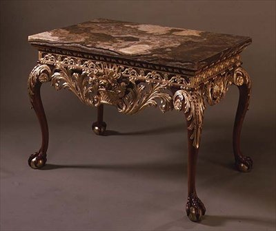 Tafel met marmeren blad en klauwpoten, ca. 1720 door English School