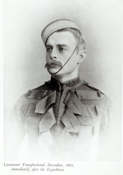 Foto van Sir Francis Younghusband (1863-1942) in 1887 uit 