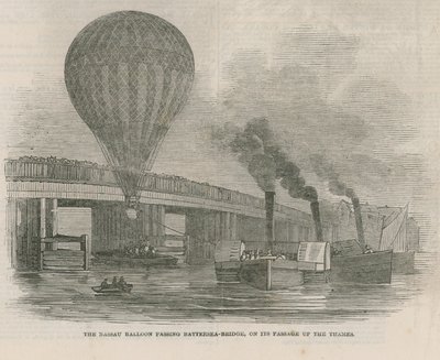 De Nassau ballon passeert Battersea Bridge door English School