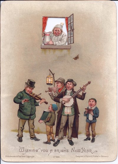 Victoriaanse nieuwjaarskaart van een man in een nachtjapon die zich voorbereidt om een kan water op straatmuzikanten beneden te gieten, ca. 1880 door English School