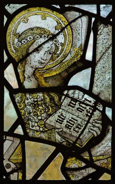 Raam met afbeelding van St. Anne die de Maagd Maria leert lezen - detail van de Maagd Maria (glas-in-lood) door English School