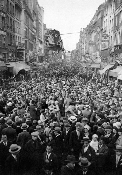 Dansen in de open lucht op 14 juli, Parijs, 1931 door Ernest Flammarion