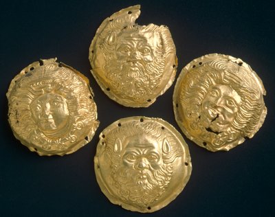 Gouden studs, uit Todi (Umbrië). Etruskische beschaving, 4e eeuw v.Chr. door Etruscan