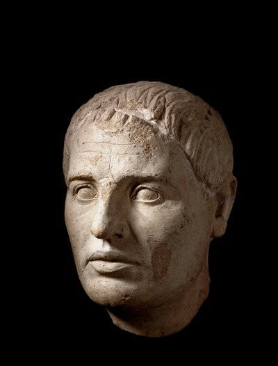 Hoofd van een man, in lichte klei, 2e eeuw v.Chr. door Etruscan