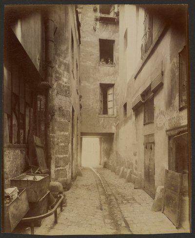 Oude binnenplaats, Rue Quincampoix 22 (4e) door Eugène Atget