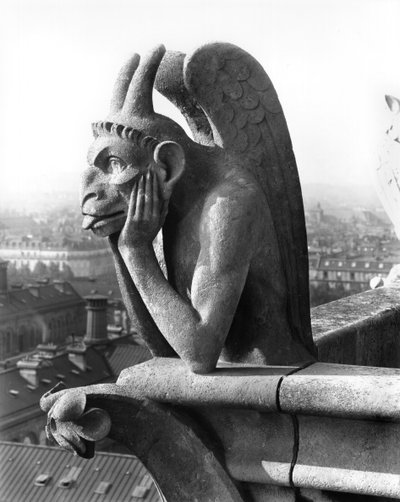 Demon waterspuwer van de balustrade van de Grande Galerie van de westelijke gevel, replica van een 12e-eeuws origineel door Eugene Emmanuel Viollet le Duc