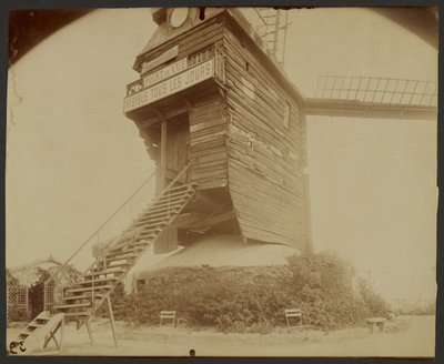 Montmartre, Moulin de la Galette, Rue Lepic door Eugène Atget