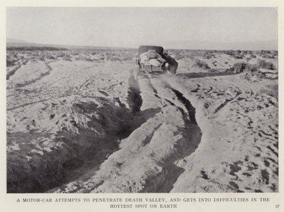 Een auto probeert Death Valley binnen te dringen en komt in moeilijkheden op de heetste plek op aarde door European Photographer
