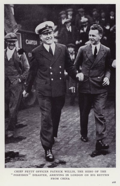 Opperofficier Patrick Willis, de held van de "Poseidon" ramp, arriveert in Londen na zijn terugkeer uit China door European Photographer
