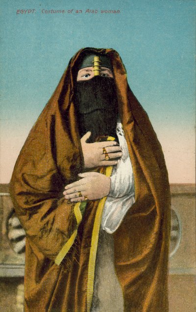 Egypte, Kostuum van een Arabische vrouw (ingekleurde foto) door European Photographer