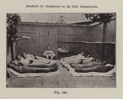 Zonnebad voor heren in het Bilz Sanatorium door European Photographer