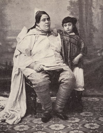 Tunesische Joodse vrouw en haar dochter (zw/w foto) door European Photographer