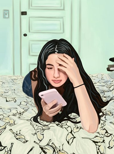 Meisje op Bed die op Slimme Telefoon letten (digitale kunst) door Evan Sklar