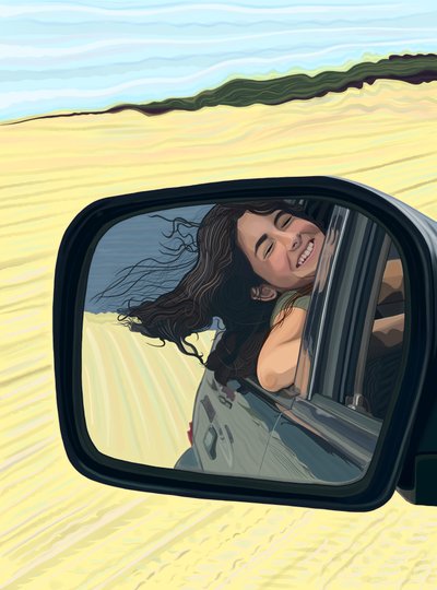Jonge vrouw glimlachend in zijspiegel van auto die op strand rijdt (digitale kunst) door Evan Sklar