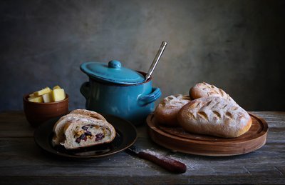 Stilleven met ambachtelijk brood door Fangping Zhou
