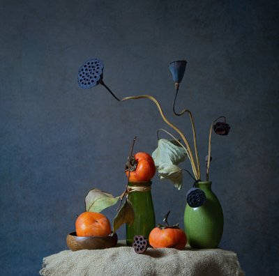 Stilleven met herfstkaki’s door Fangping Zhou