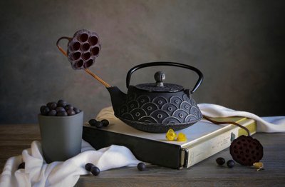 Zen-theepot en bessen door Fangping Zhou