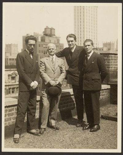 [Groepsportret van F. Vecchi, Dr. Brinton, F. Azari, en O.L. Foletti]. door Fedele Azari