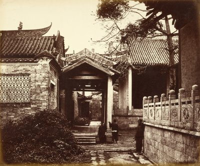 [Nume Hui Kung Tempel, Kanton, China]. door Felice Beato
