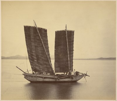 De eerste Koreaanse jonk die zendingen aan boord van de U.S.S. Colorado brengt, meteen nadat het anker is uitgegooid door Felice Beato