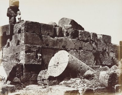 Ruïnes van de zuilen van de Tempel van Jupiter, in de archeologische zone van Heliopolis of Baalbek, oude Syrische stad, nu Libanon door Félix Bonfils