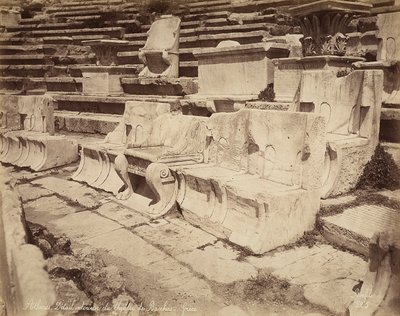 Zitplaatsen in het Theater van Dionysus, Athene door Félix Bonfils