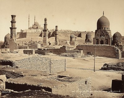 Uitzicht op de Citadel met talrijke oude monumenten en vondsten, in Caïro, Egypte door Félix Bonfils