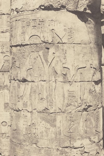 Karnak (Thebe), Paleis--Hypostyle Zaal--Centrale Kolom--Decoratie van een Fut,1853 (foto) door Félix Teynard