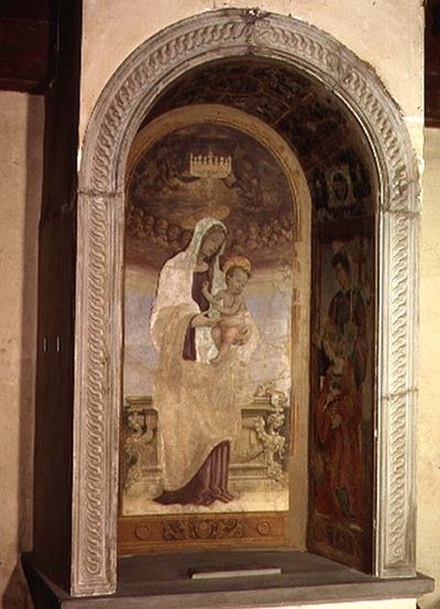 Madonna en kind met heiligen, een detail (uit het tabernakel van de Canto al Mercantale, 1498) door Filippino Lippi