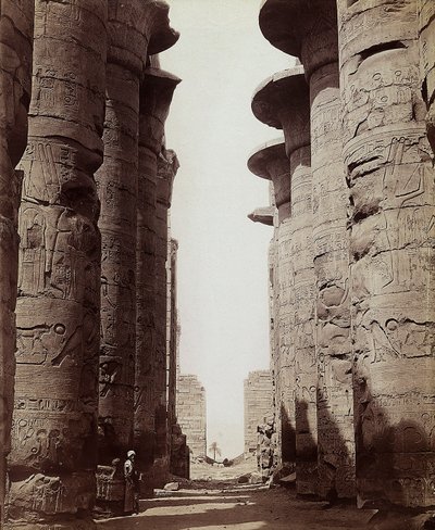 Zuilen van de hypostyle hal van de Grote Tempel van Amon-Ra in Karnak, Egypte door Félix Bonfils