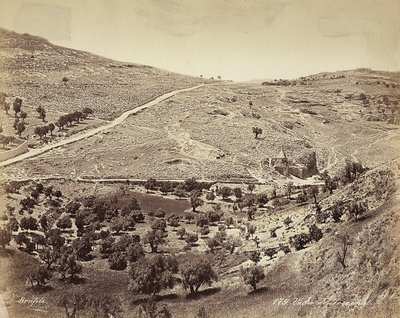 Panoramisch uitzicht op de Vallei van de Cedron of Josafat, aan de rand van Jeruzalem door Félix Bonfils