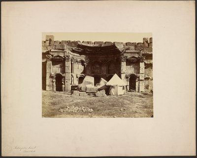 Rechthoekige Hof, Baalbek door Félix Bonfils