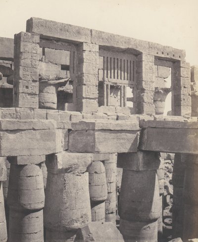 Karnak Thebe, Paleis - Hypostyle zaal - Venster en kapitelen door Félix Teynard